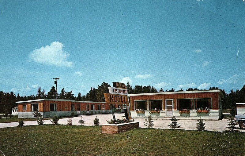 Lockes Motel & Restaurant (Seney Country Inn) - Vintage Postcard